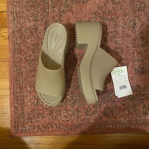 New Crocs Brooklyn Frosted Slide Heel Tan